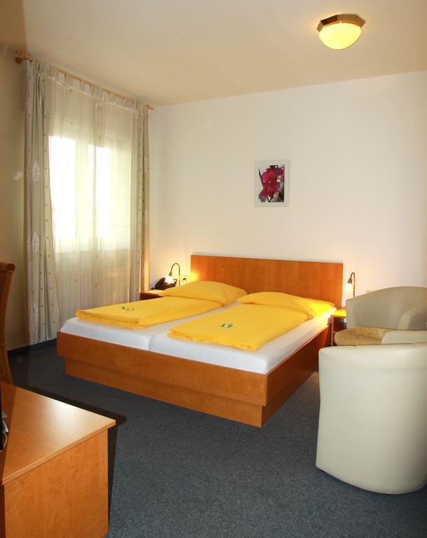 Hotel Goldener Hirsch Friedrichshafen Kamer foto