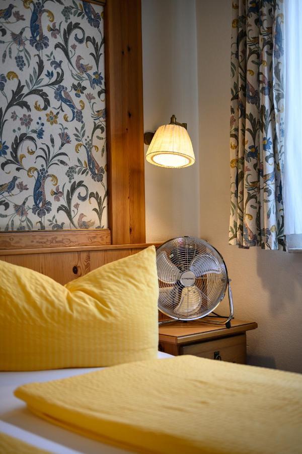 Hotel Goldener Hirsch Friedrichshafen Buitenkant foto