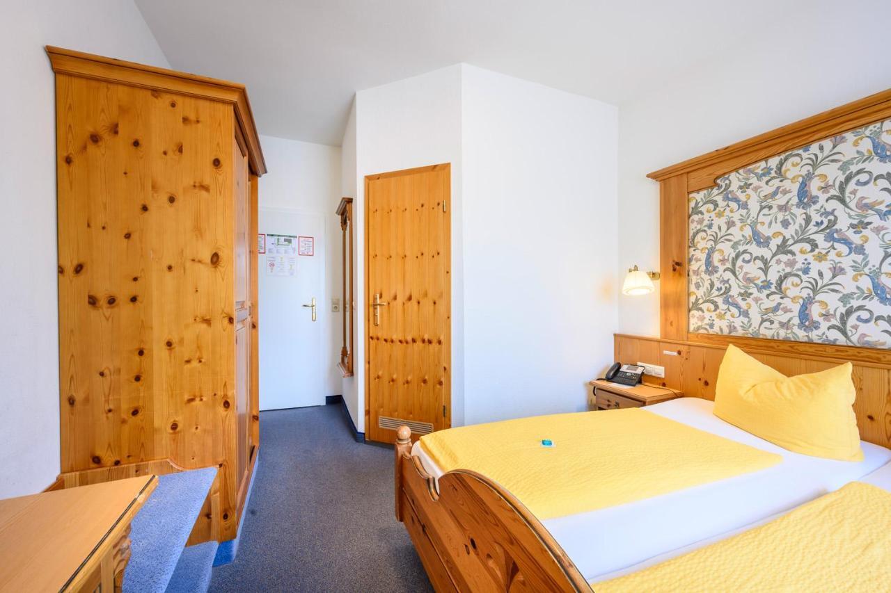 Hotel Goldener Hirsch Friedrichshafen Buitenkant foto